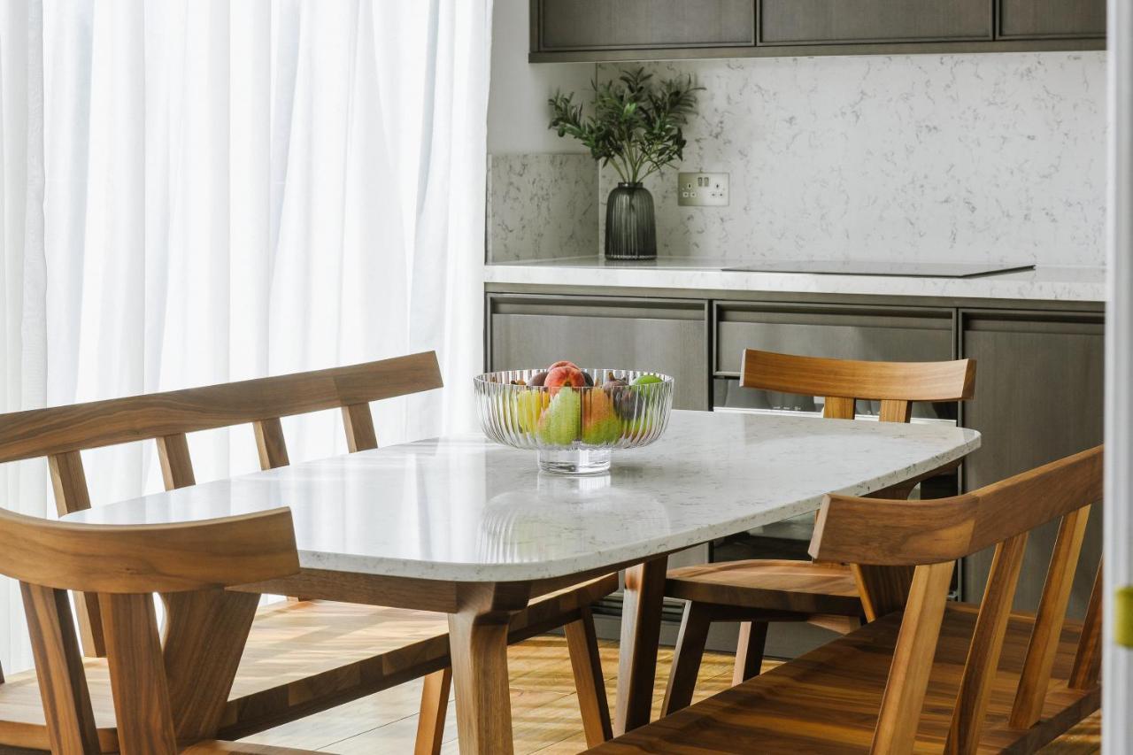 Aparthotel Cheval The Edinburgh Grand Exterior foto A dining room table