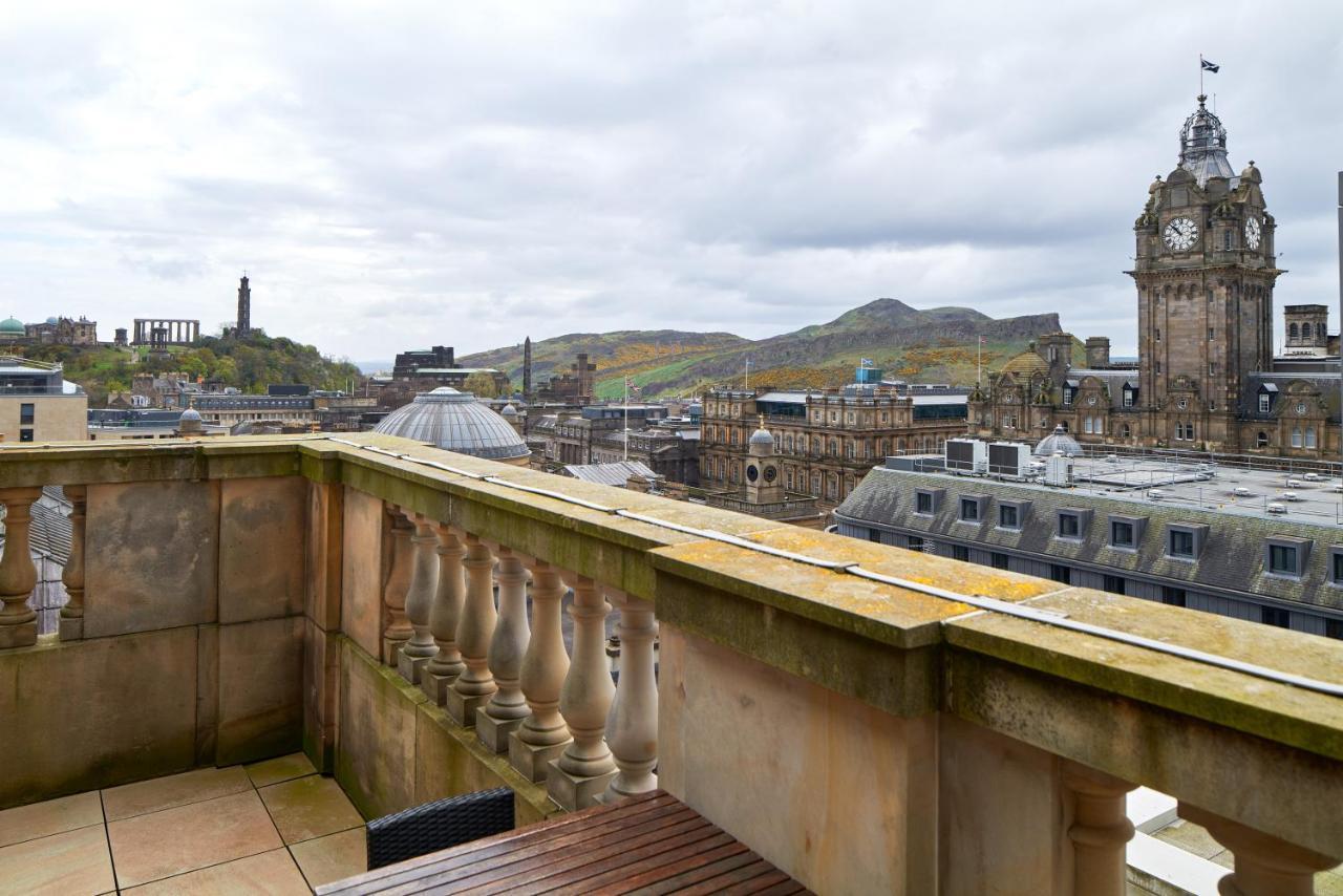 Aparthotel Cheval The Edinburgh Grand Exterior foto The view from the rooftop terrace