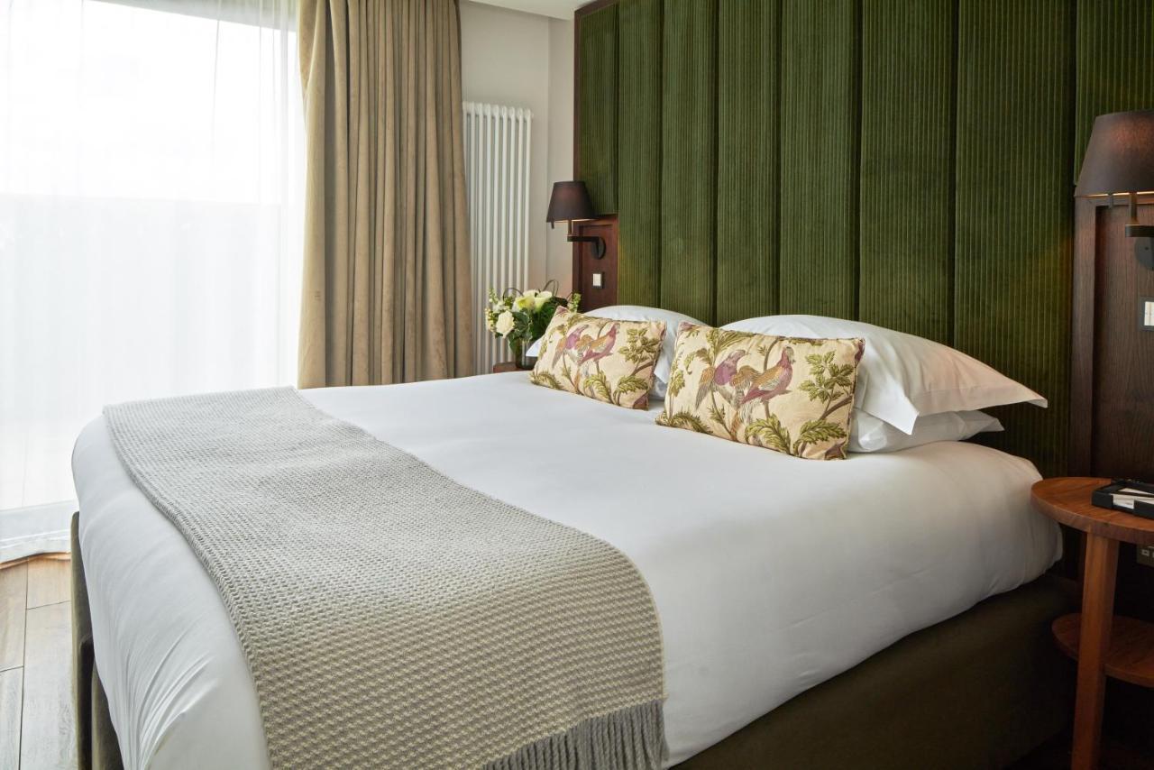 Aparthotel Cheval The Edinburgh Grand Exterior foto A bed with a throw